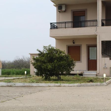 Vakis Apartments 5 Romanon Bagian luar foto